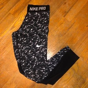 Nike Pro Dri-Fit Capri Leggings